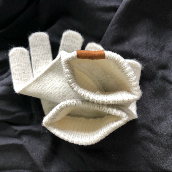 Soft Light Grey Gloves - Picture 5 of 9